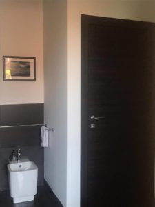 Porte venus design - viva collection - installazione a Milano