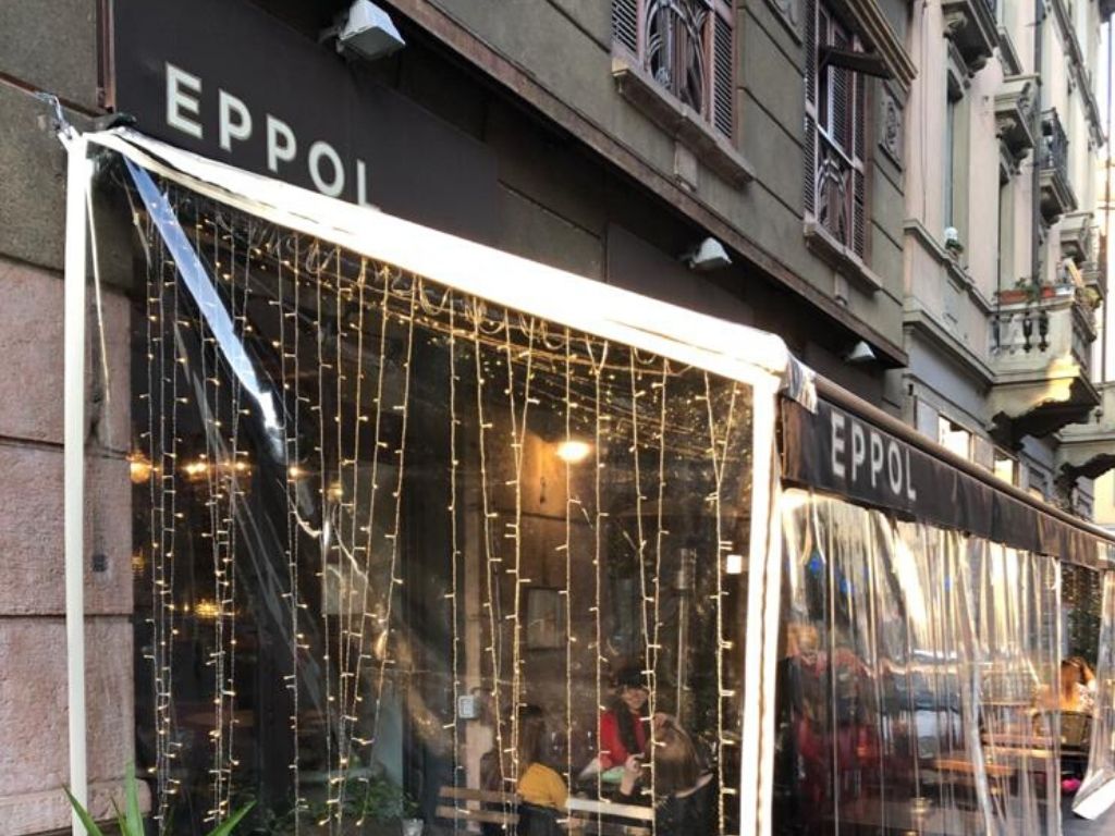 Dehor con tende da sole e in pvc per il bar Eppol di Milano - 1