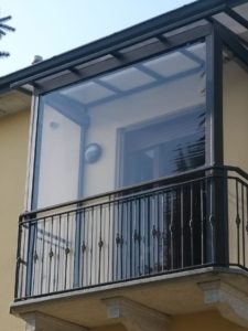 Tettoia in ferro a Milano con copertura in pvc - 2