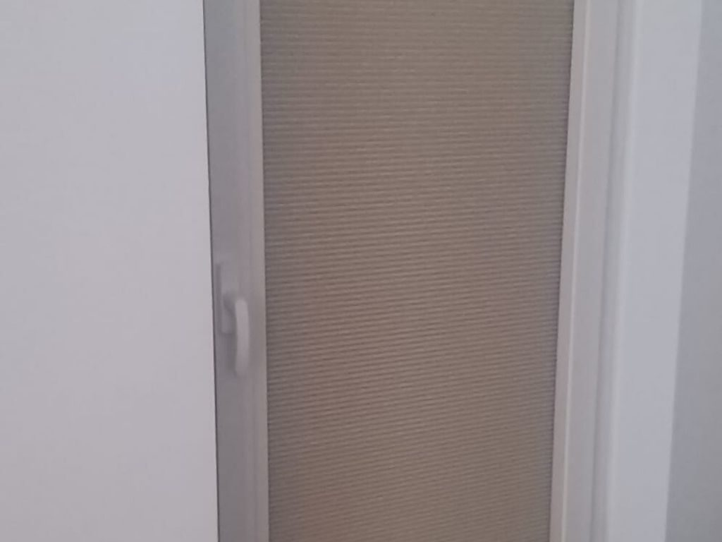 Oscuramento totale con tende 3 Oscuramento totale con tende e tapparelle