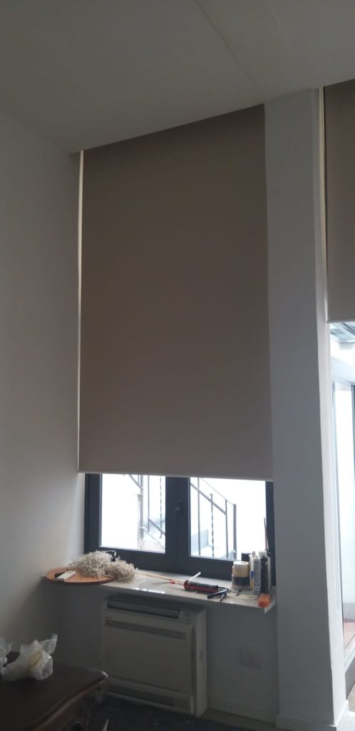 Tende oscuranti per negozio 5 Tende oscuranti per negozio di Milano - 2