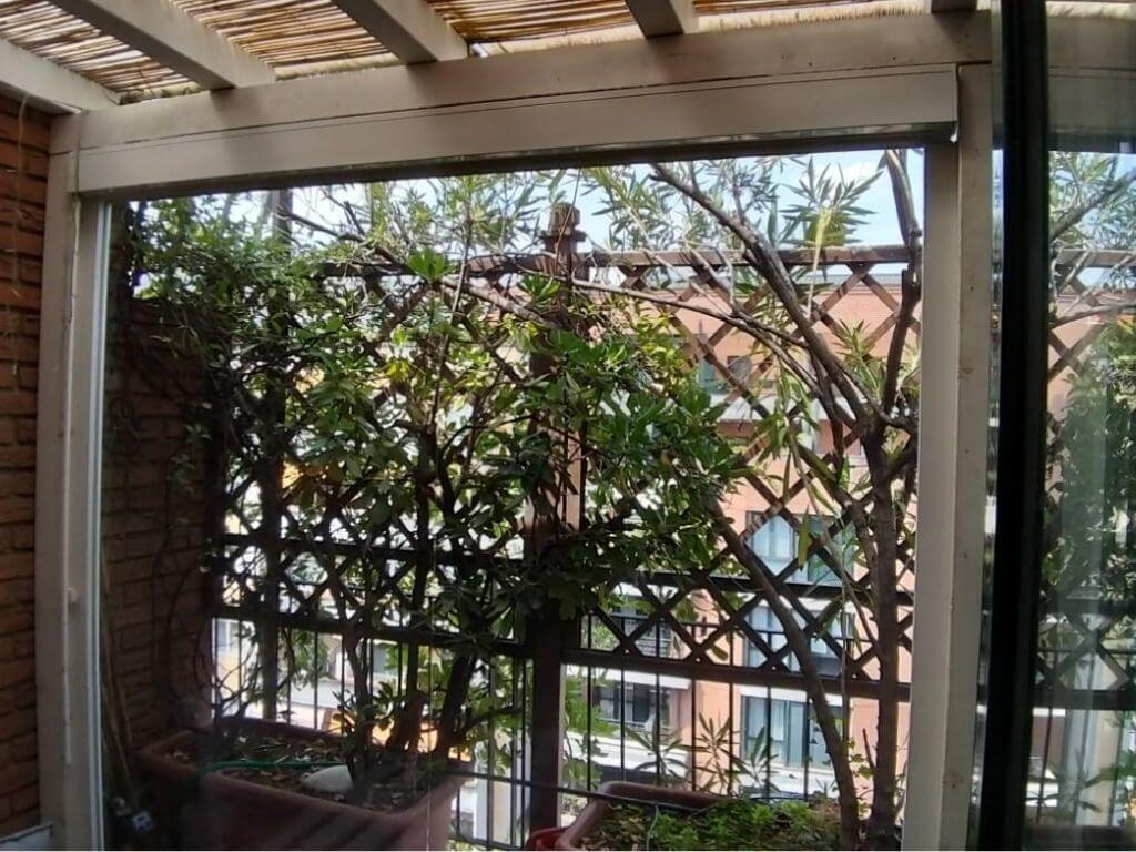 Chiusura veranda con tende cristal a Milano - 1