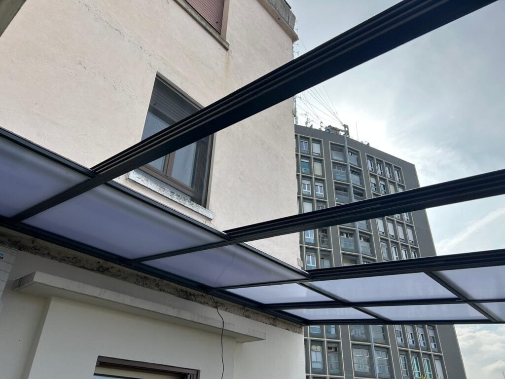 Installazione pergola in policarbonato alveolare
