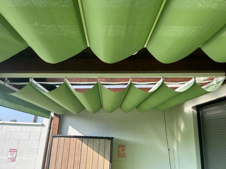 Installazione di tenda Nuvola motorizzata con telecomando