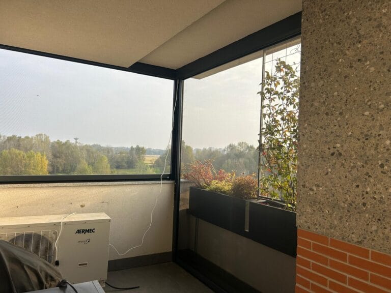 Chiusura terrazzo con zanzariere Kzip