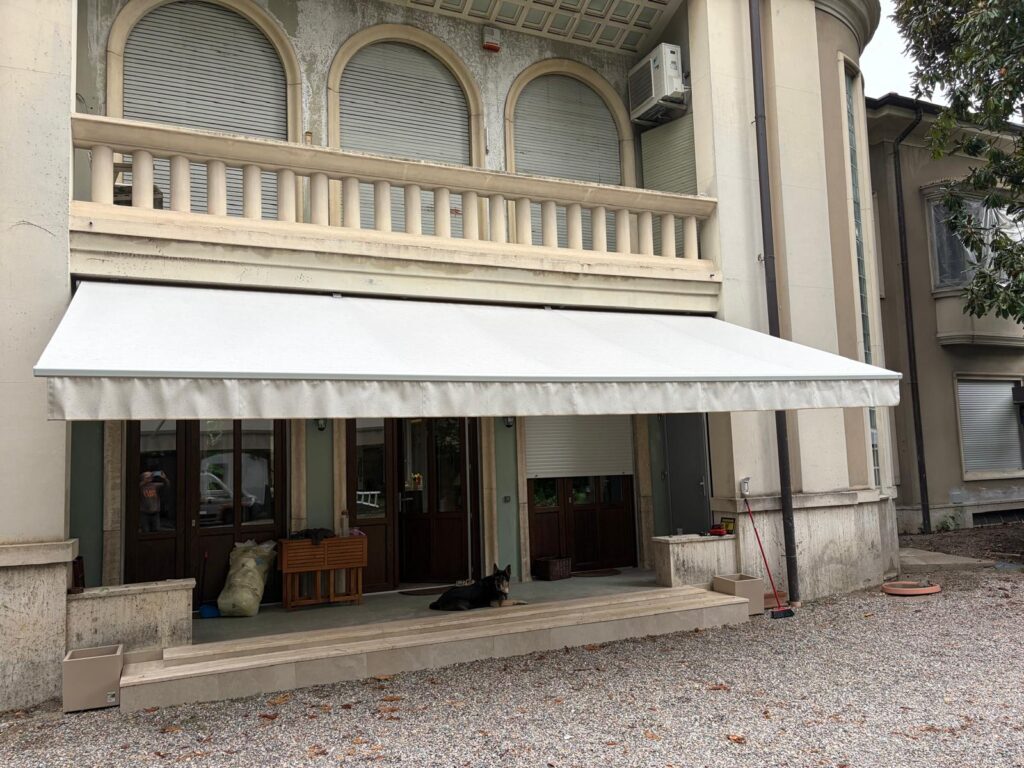 Tenda da sole 1 WhatsApp Image 2026 09 10 at 13.39.29
